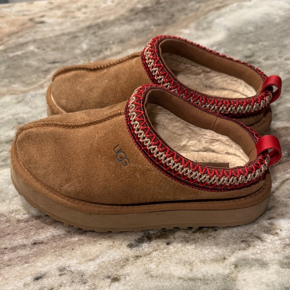UGG kids Brown Slippers with Red Accent
